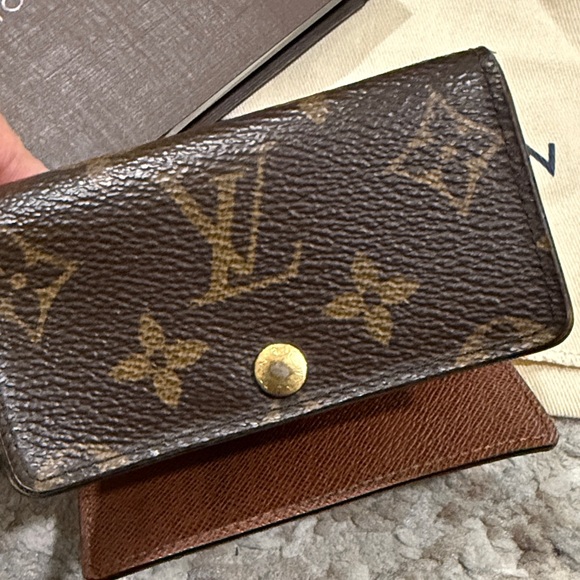 Louis Vuitton 6 Key Holder - Picture 3 of 13